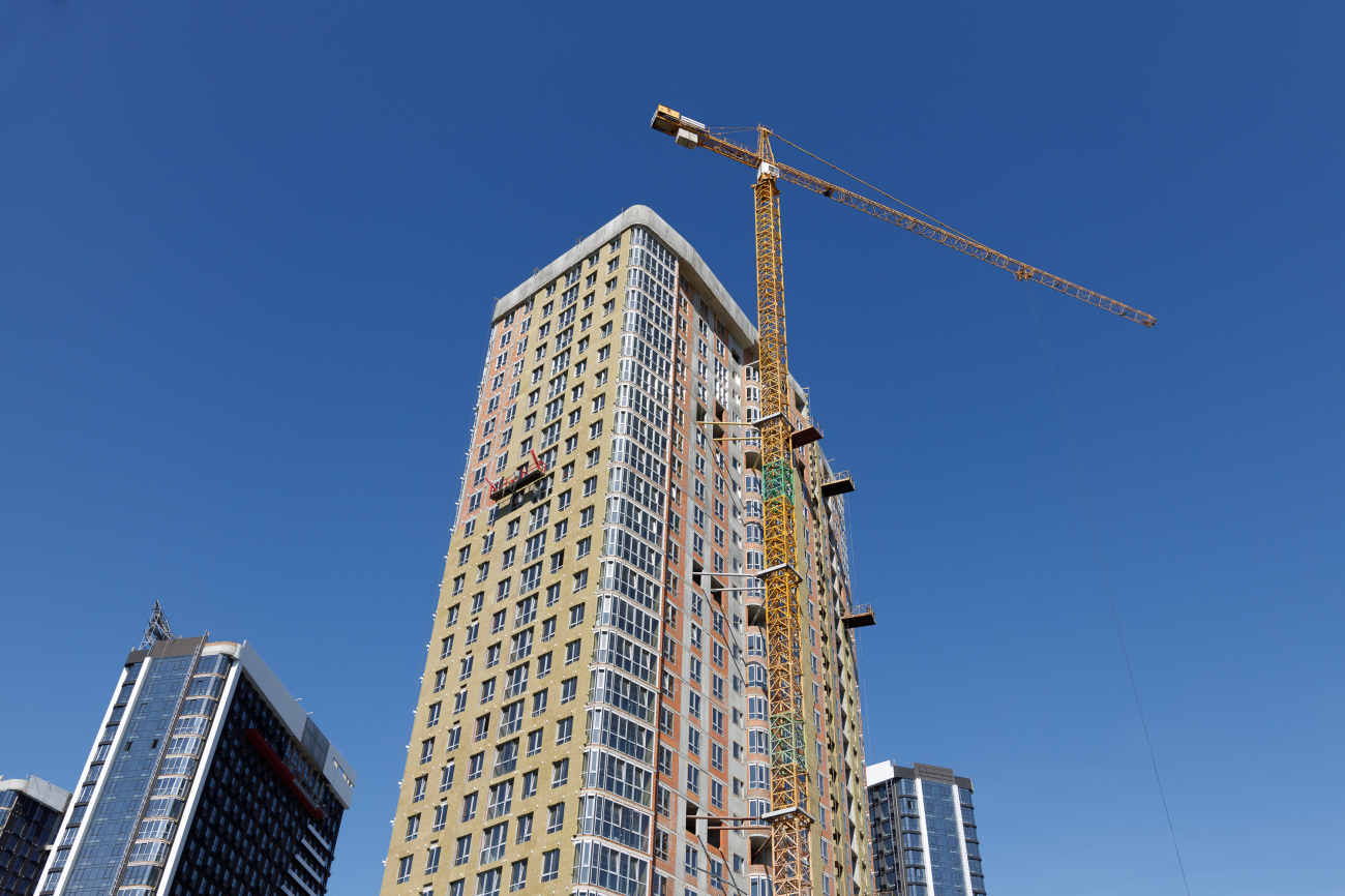 Что ждет новостройки, которые встретили войну в разгар строительных работ